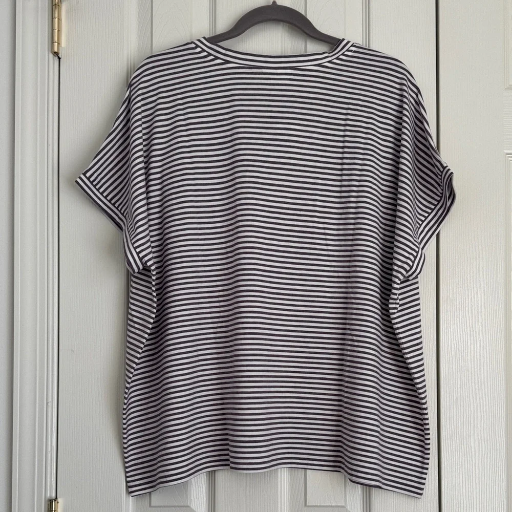 J.Jill Striped V-Neck Tee Violet Cream Pocket Stretch Knit Top - Size XL - NWT - Picture 2 of 7